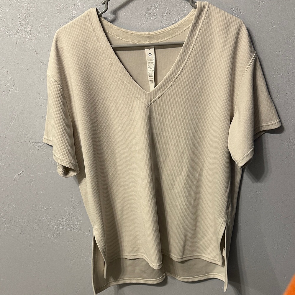Lululemon Cream Short Sleeve V-Neck Top